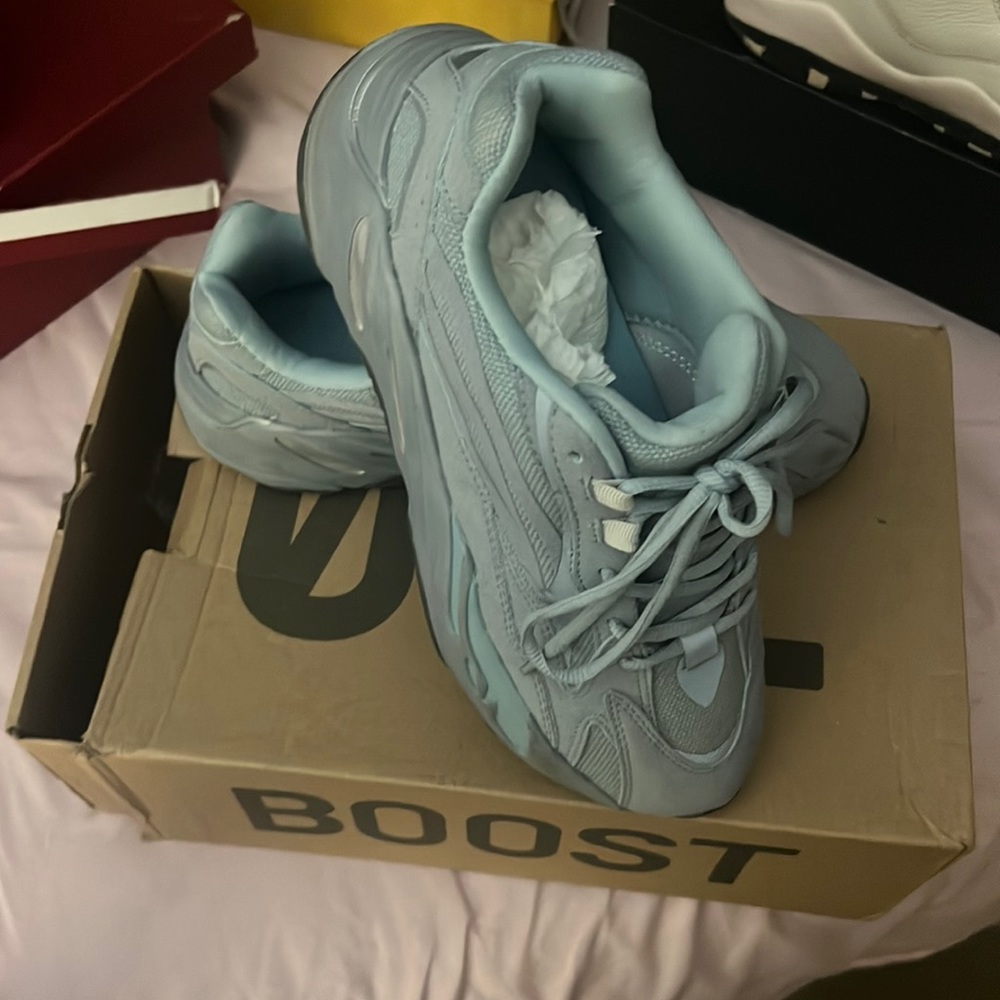 Yeezy 700 boost